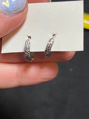 10k White Gold Hammered Hoop Earrings Diamond Cut Hinged Hoop earrings Very Good